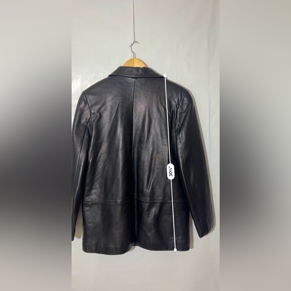 Danier Black genuine Leather Button
Down Jacket classic - Picture 7 of 8
